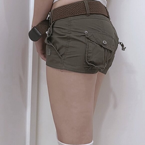 Reworked Cargo Low Waisted Micro Shorts Comes with Belt - Picture 3 of 8